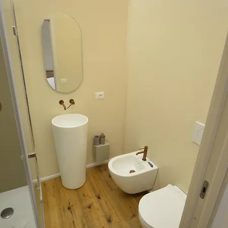 ゲストハウス Il Cortile Del Principe カステル・ディ・サングロ