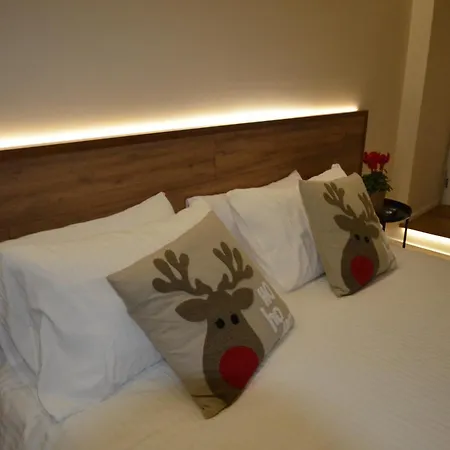 ゲストハウス Il Cortile Del Principe カステル・ディ・サングロ